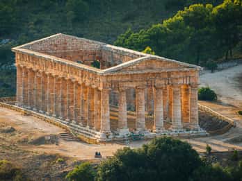 Da Palermo: escursione di un giorno a Erice, Segesta e alle Saline