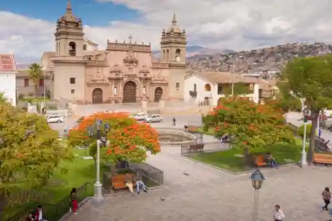 Ayacucho: Colonial Temples, Altarpieces and Architecture