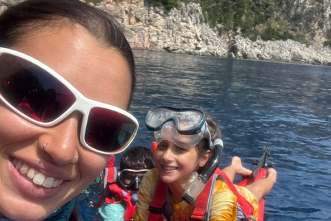 Lefkada: Tour della Grotta Azzurra in kayak con un assaggio della Grecia