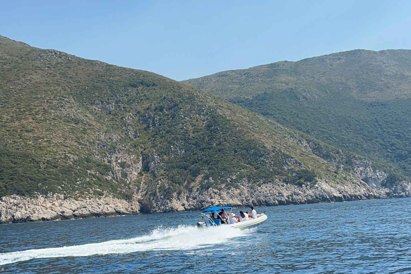 弗洛勒出发哈吉·阿里洞穴与卡拉布伦快艇之旅