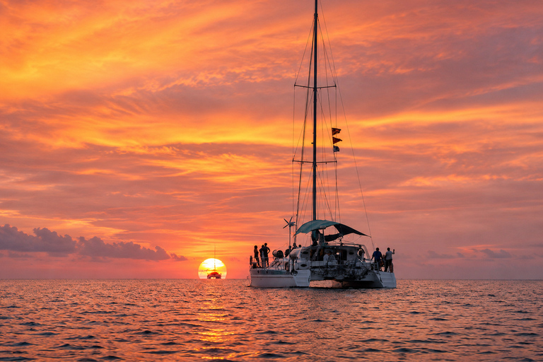 Langkawi: Island Discovery & Sunset Cruise with Dinner