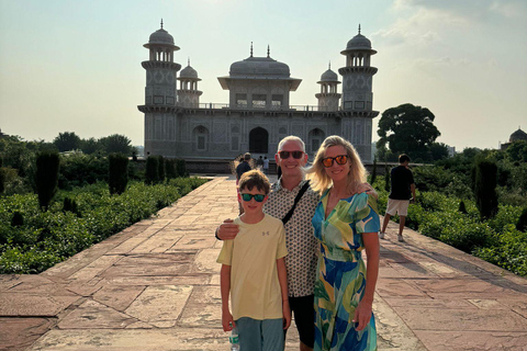 From Delhi: All-Inclusive Agra / Taj Mahal Tour Only Tour Guide