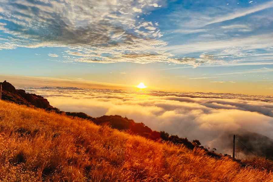 Ab Funchal: Sonnenaufgang am Pico do Arieiro mit Frühstück