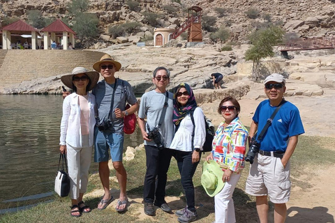 Från Muscat: Wadi Shab och Bimmah Sinkhole heldag