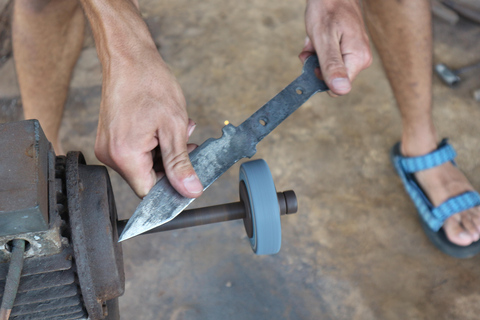 Hoi An: Knife-making Workshop with Hotel Pickup