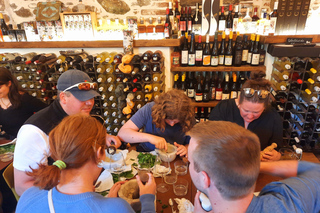 Cinque Terre: Pesto Making Class with Wine and Food Tasting