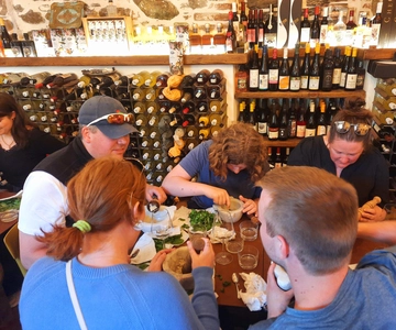 Cinque Terre: Pesto Making Class with Wine and Food Tasting