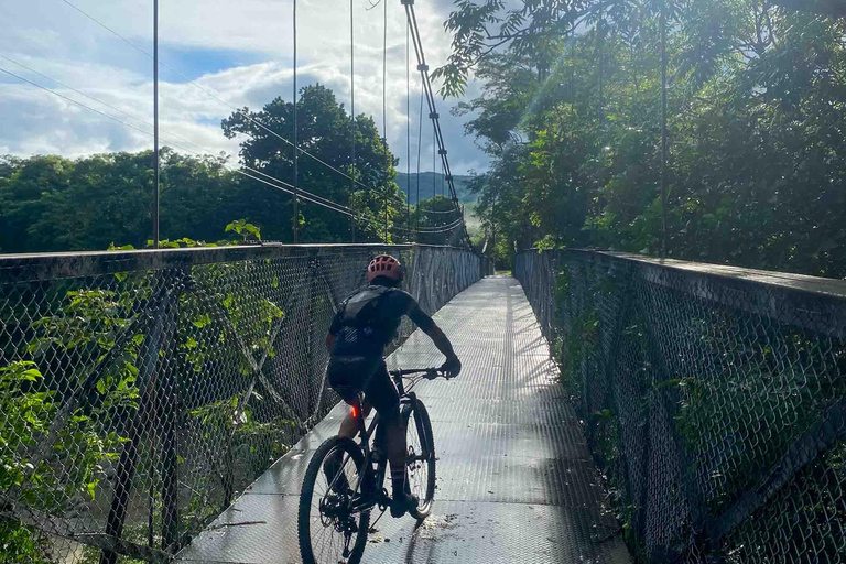 جولة بالدراجات الجبلية في ديفيد، شيريكي، بنما