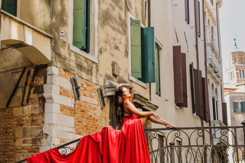 Venice: Flying Dress Photoshoot with video option Standard: 45 mins | 20 photos