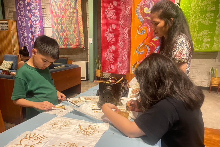 Jakarta: City Tour and Batik Workshop with Lunch