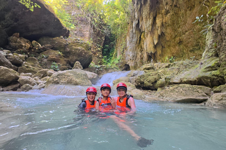 Cebu: Oslob Whaleshark Watching Canyoneering privé ophalen