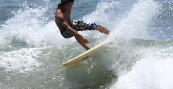 Bali: Kuta Beach Surfing Lesson with Instructor