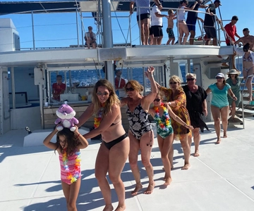 From Dénia/Jávea: Cala Blanca Boat Trip with Jet Ski & Lunch