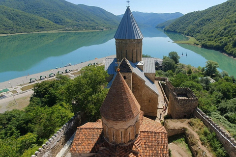 Tbilisi: Day Trip to Kazbegi with Hotel Pickup and Drop-off