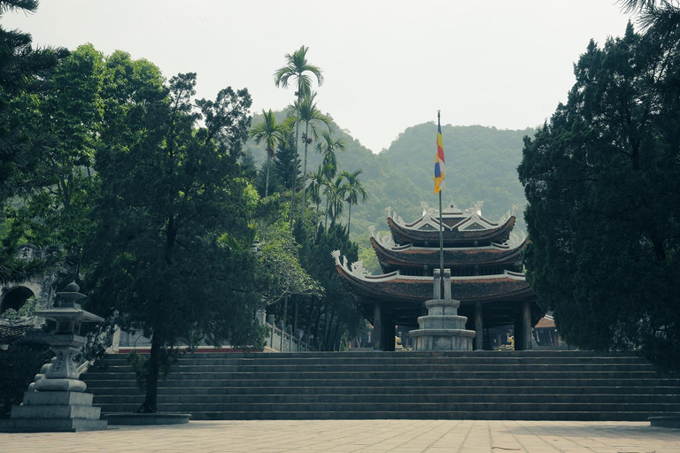Hanoi: Parfümpagode mit Bootsfahrt oder Lotus-SeidendorfPrivate Tour: Parfümpagode, Lotus-Seidendorf und Weihrauch