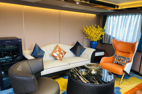 Guilin: 5-Star Li River Cruise to Yangshuo with Pickup Guilin: 5-Star Li River Cruise Lower Deck with Hotel Pickup