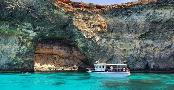 Comino: Blue Lagoon, Crystal Lagoon and Sea Caves Boat Tour