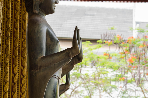 Vientiane: City Tour & Airport Transfer with Tour Guide