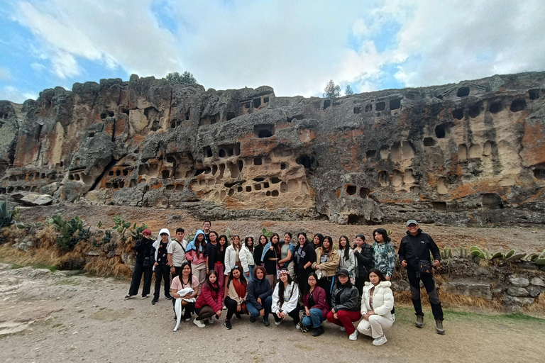Cajamarca: Tour a la Necrópolis Pre Inca Otuzco, Jardín Botánico y HaciendaEn español
