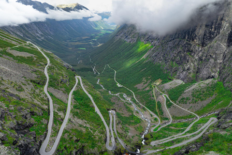 Åndalsnes: Wycieczka autobusowa do punktu widokowego Trollstigen z lokalnym przewodnikiem