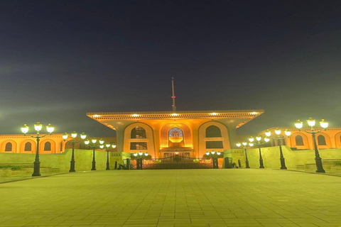 Muscat: Private City Tour with a Local Guide & Full Transfer