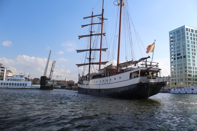 Amberes: Excursión en Barco por el Puerto Viejo Incl. Bebidas y AperitivosAmberes: paseo en barco, puerto de la ciudad vieja, bebidas y aperitivos