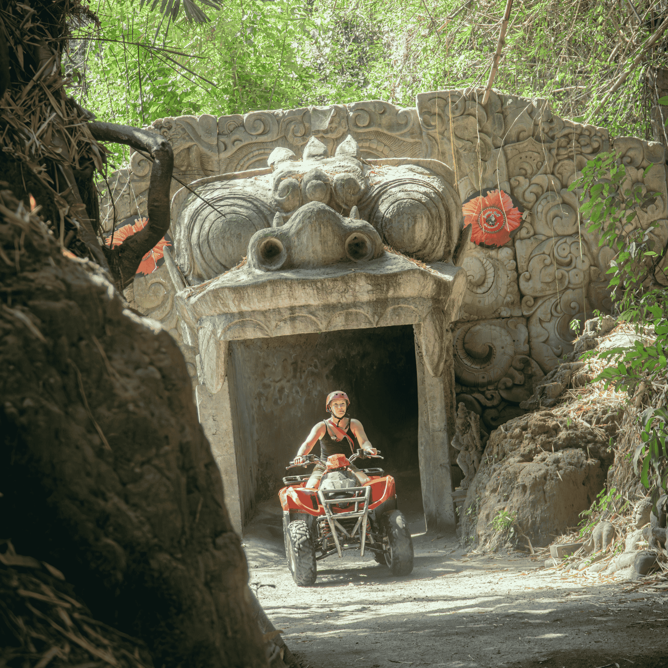 Bali: Quad, Barong-Höhle, Wasserfall & Kecak-Feuer-Tanzaufführung