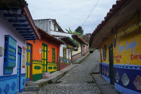Guatapé: Jednodniowa wycieczka z transportem, jedzeniem i łodziąZ Medellín: Zindywidualizowana wycieczka do Guatapé z El Peñol i lunchem