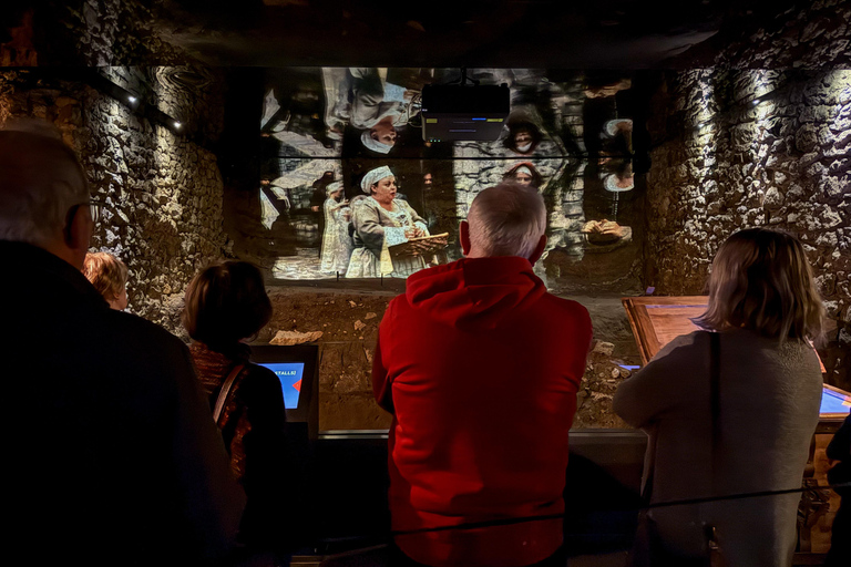 Krakow: St. Mary's Church and Rynek Underground Museum Tour Spanish tour