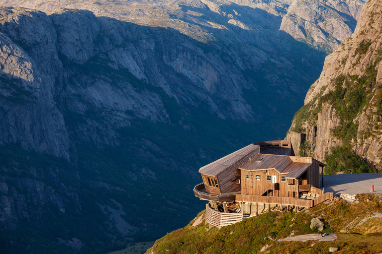 Stavanger: Kjerag Hike with Guide and Transportation