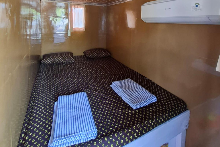 Komodo Islands: 4-Day Liveaboard, Dragons, Whale Sharks Private Room (Double Bed, AC)