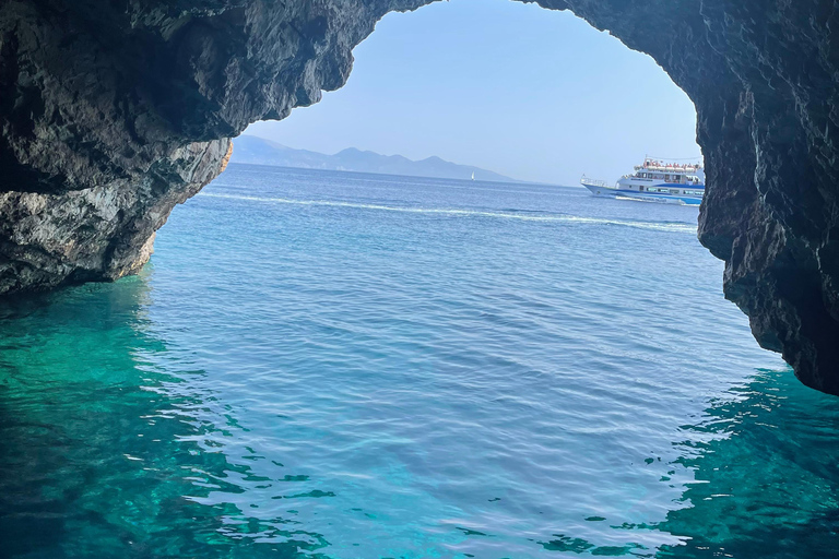 Zakynthos: Navagio Beach and Blue Caves Boat Tour Around Zante by private boat