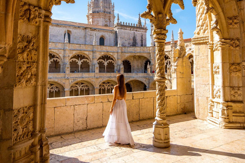 Lisbon:Private Sightseeing TukTuk Tour: Alfama, Belém & More 1.5-H Classic Tour Old Town