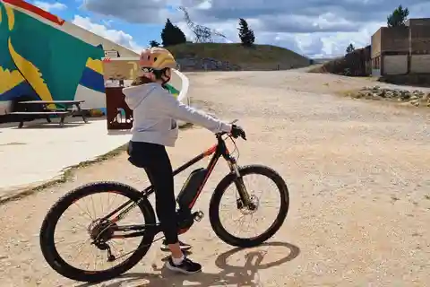 Fátima: Jurassic Footprints E-bike Tour