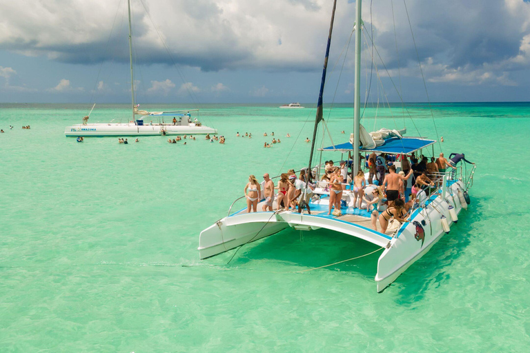 From Bayahíbe: Saona Island Catamaran Cruise with Buffet From Punta Cana: Saona Island Catamaran Cruise with Buffet