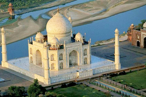 Desde Delhi: Excursión al Taj Mahal al Amanecer, Fuerte de Agra y Baby TajSólo servicio de guía - Visita sólo con guía en Agra