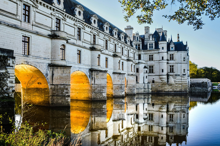 Day Trip to Loire Castles with Seat in coach from Paris