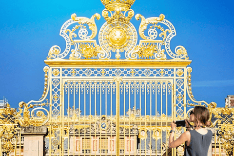 Versailles: Skip-the-Line Guided Tour of Palace with Gardens Guided Tour in English