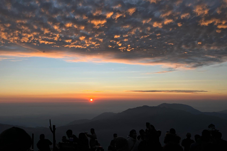 从日惹出发的日出西库尼尔山和迪恩高原之旅从日惹到日出 Sikunir 和 Dieng 高原之旅