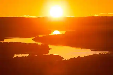 Caminhada na natureza selvagem do Ártico saindo de Rovaniemi (sol da meia-noite/pôr do sol)