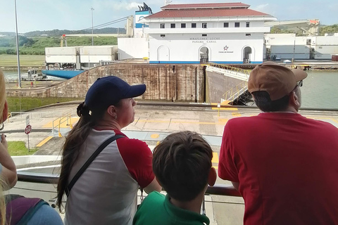 Visite privée Tocumen Airport Connection, Panama Canal and Old Town