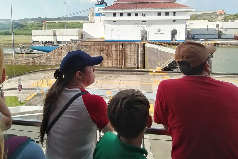 Visite privée Tocumen Airport Connection, Panama Canal and Old Town