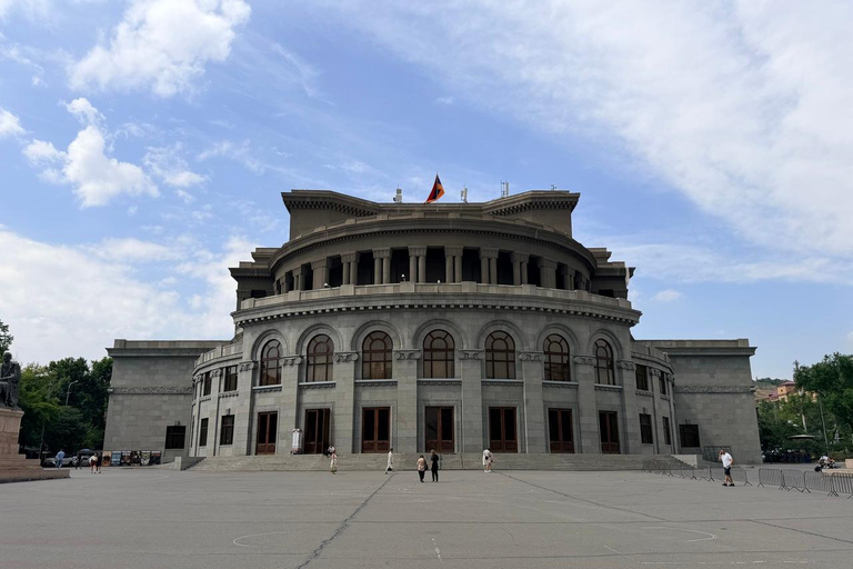Yerevan: Guided Walking Tour with Vernissage Market Visit