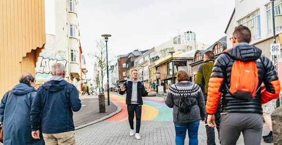 Reykjavik: Guided Foodie Walking Tour with 6 Tastings