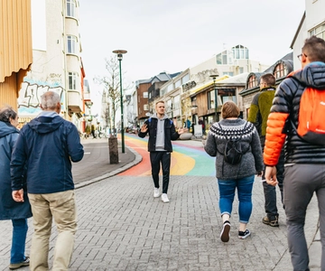 Reykjavik: Guided Foodie Walking Tour with 6 Tastings