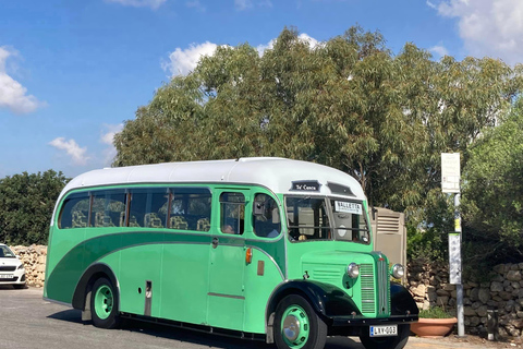 Valletta: ônibus vintage de domingo para Marsaxlokk