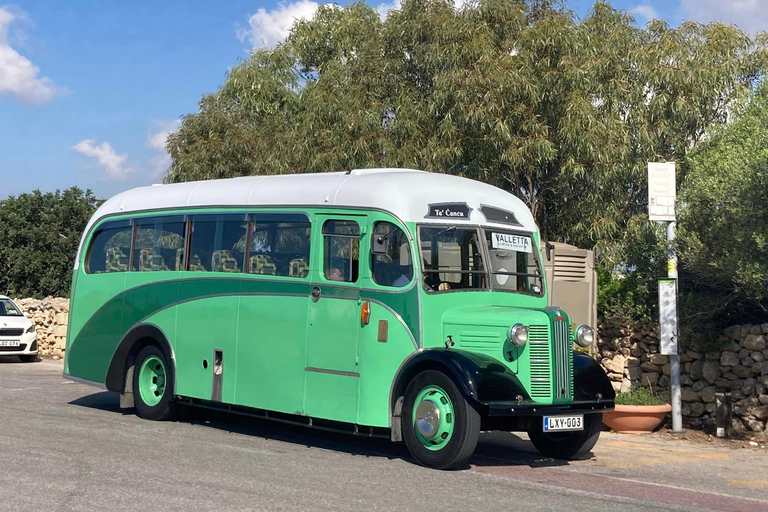 Valletta: ônibus vintage de domingo para Marsaxlokk