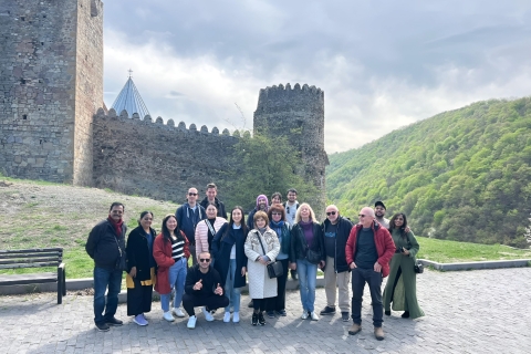 Z Tbilisi do Kazbegi, Ananuri, Gudauri, niesamowita wycieczka!Kazbegi: Przyroda, historia i góry dla Ciebie