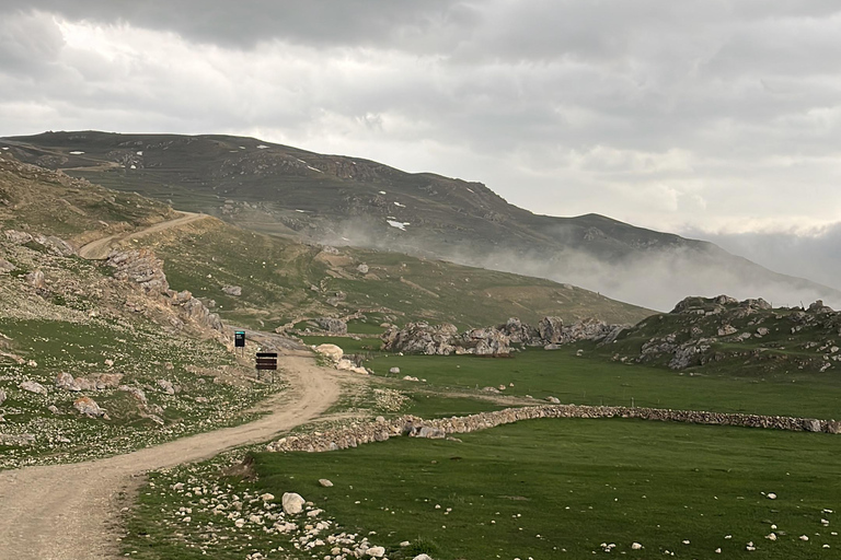 3 day trekking between mountain villages Khinaliq - Qriz Baku: 3 day trekking aroud mountain villages Guba - Khinalig