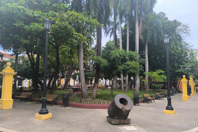 Cartagena: CITYTOUR ALL DAY, HOP ON HOP OFF AT ANY POINTCartagena: Discover emblematic places by double-decker bus